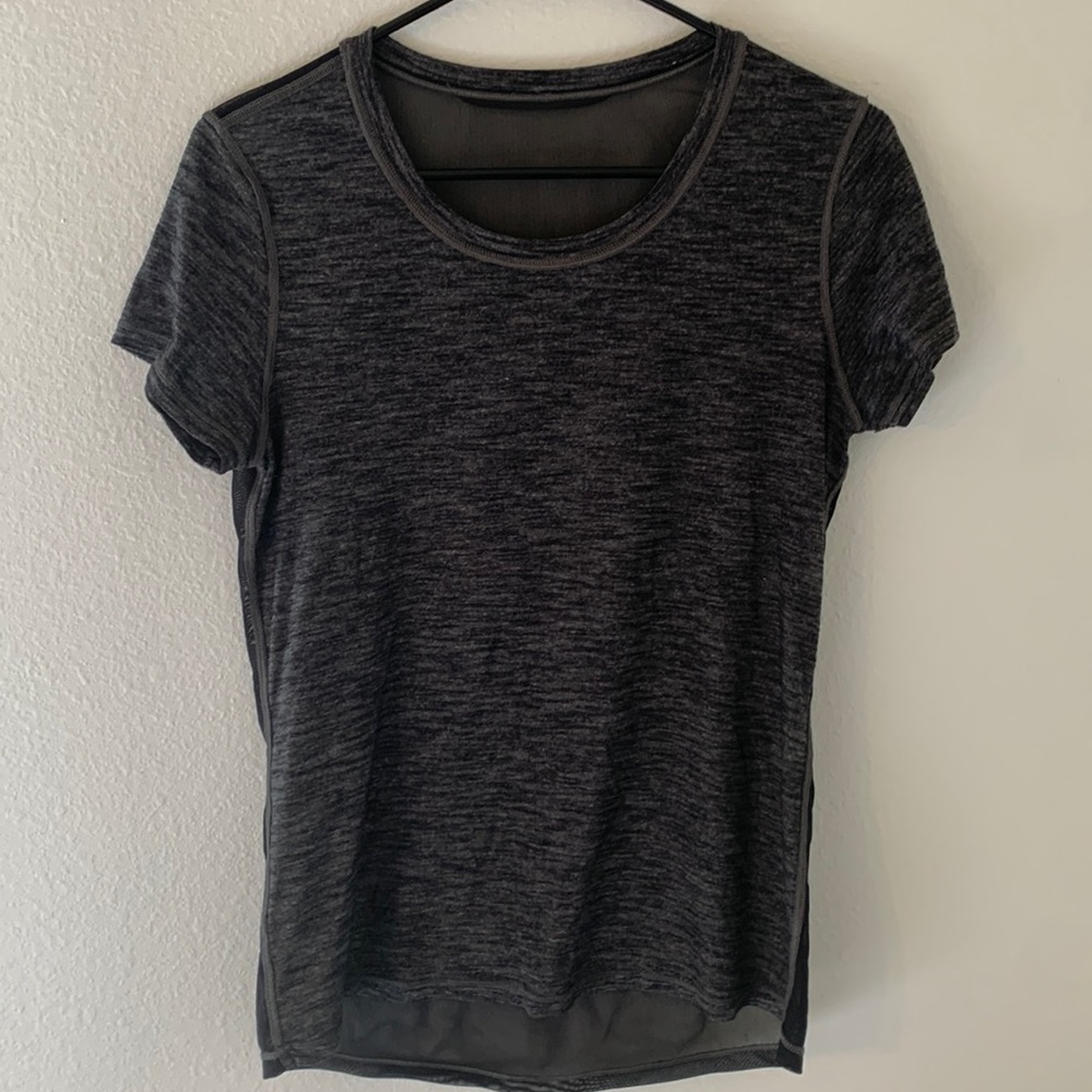 Lululemon Mesh back Short sleeve shirt. Size 6.